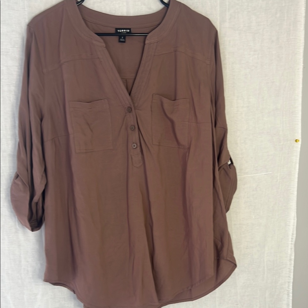 Torrid Pink Relaxed Mandarin Collar Blouse. CAJA. # 1 A